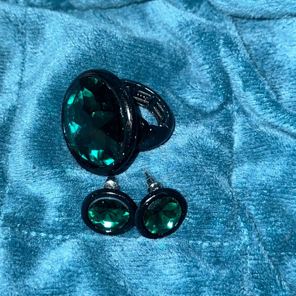 Large green ring costume jewelry with adjustable band with matching earrings!